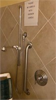 Shower head system spray nozzle and support bar