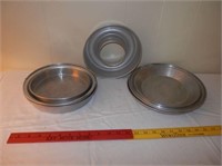 7-vintqage metal baking pans