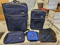 American Tourist Luggage Set