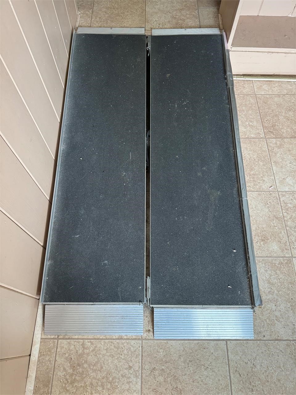 Walker/Wheelchair ramp