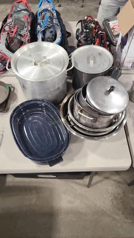 GROUP OF CAMPING COOKWARE INCLUDING: POTS,