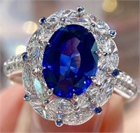 3.5ct Royal Blue Sapphire 18Kt Gold Ring