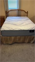 4 pc Oak bedroom set includes queen size bed with