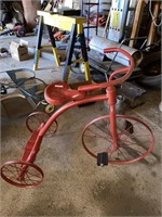 Larger vintage trike repainted/no rubber