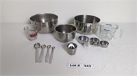 STAINLESS BAKING AND MIXING TOOLS AND PYREX & OVEN