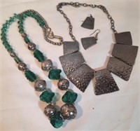 30" Green & Silver Necklace and Gunmetal Parure