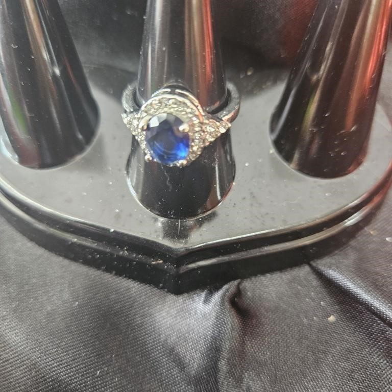 nice oval ring with blue stone & rinestone