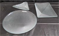 Box of asymmetrical glass serving trays