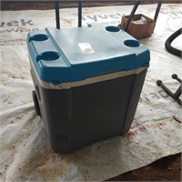 IGLOO ROLLING ICE CHEST