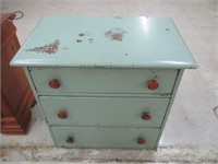 VINTAGE WOOD 3 DRAWER CHEST OF DRAWERS