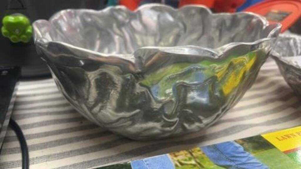 Metal decorative bowl