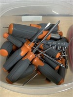 Hdx Screwdriver Set In Rubbermaid Container