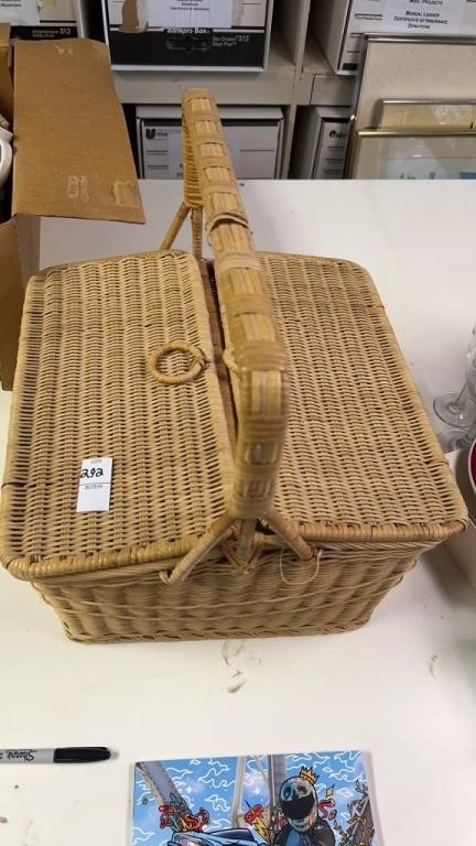 Picnic basket with contents