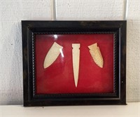 Display with 3 Bone Arrowheads