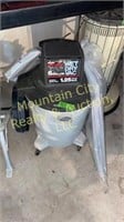 Craftsman-Wet dry vac with accessories