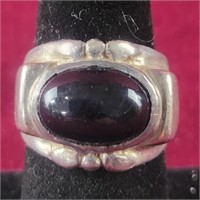 .925 Silver Ring with Black Stone, sz 7.5, 0.4ozTW
