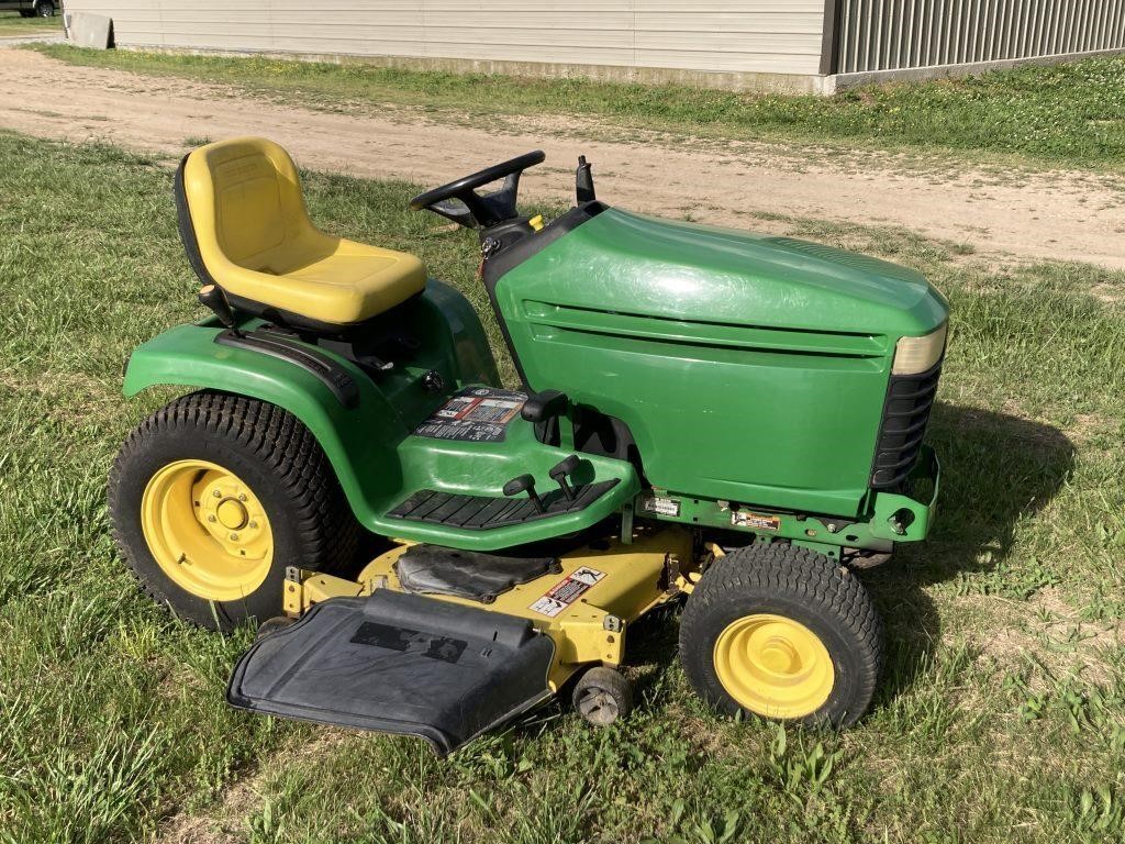 JOHN DEERE GT235 GARDEN TRACTOR / MOWER