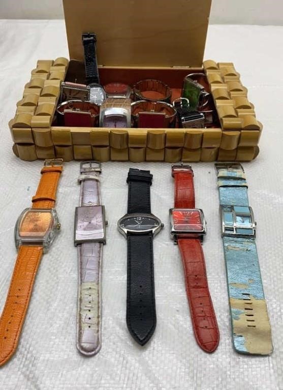 Women’s watches + wooden box