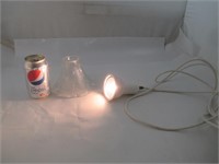 Lampe avec un abat jour en verre