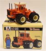 1/32 Ertl Allis-Chalmers 440 4wd Tractor In Box