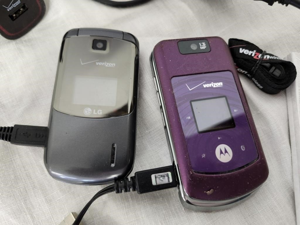 Verizon Flip Phones (2) LG & Motorola