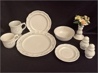 Pfaltzgraff Heirloom Dinnerware 62 pieces