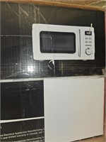 Galanz GLCMKZ07WER07 Retro Countertop Microwave