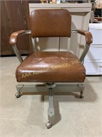 Industrial Office Swivel Chair with Upholstered