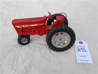 Tru Scale 890 Red Tractor