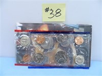 (2) 1995 U.S. Mint UNC Coin D/P Sets
