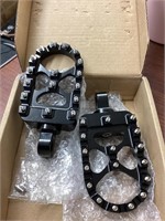 Hopider CNC wide foot pegs for motorcycle