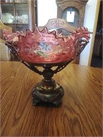 Glass bowl on pedestal