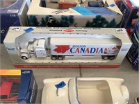 Peterbilt 379: Molson Canada Truck in Box