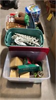 LARGE GROUP OF CHRISTMAS ITEMS