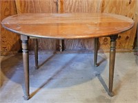 Vintage Colonial Maple Kitchen Table w/ Leaves