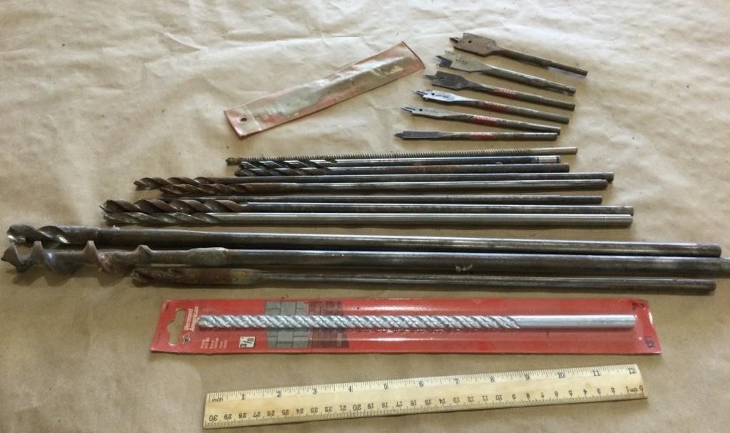 Assorted lot of drill bits