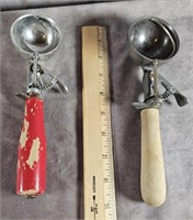 VINTAGE ICE CREAM SCOOPS WITH WOOD HANDLES