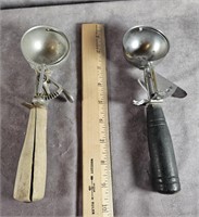 VINTAGE ICE CREAM SCOOPS WITH WOOD HANDLES
