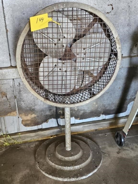 FLOOR MODEL SHOP FAN