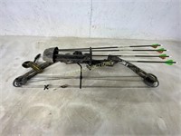 MARTIN YOUTH COMPOUND BOW WITH 4 ARROWS