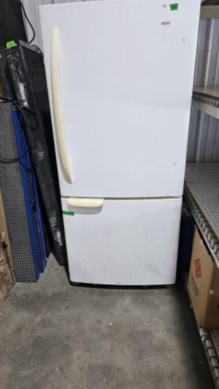 Kenmore refrigerator with bottom freezer, works,