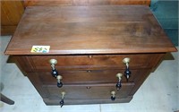 ANTIQUE CHEST OF DRAWERS