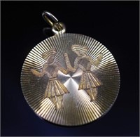 8ct yellow gold charm/pendant