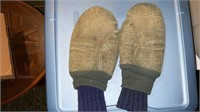 Box of men’s winter hand gloves assorted
