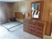 (3) Piece bedroom outfit that includes 6 drawer
