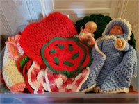 Tote of Misc knitting & crochet