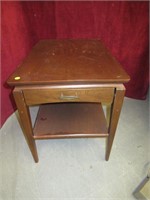 SINGLE END TABLE WITH ONE DRAWER