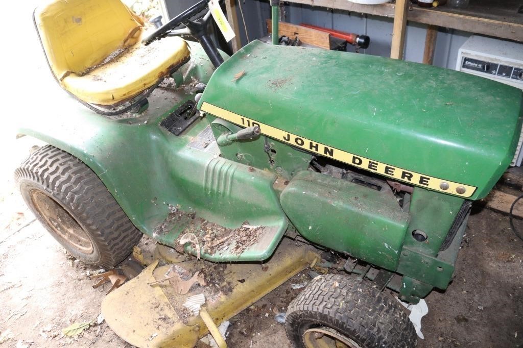 John Deere 110 Riding Mower