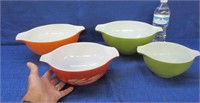 4 vintage pyrex mixing bowls