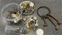 Large cast iron key ring, 2 containers of keys